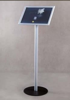 STAND PARA GRAFICA CON PERFIL ABATIBLE A3 MEDIDA APROXIMADA DE 420X297MM