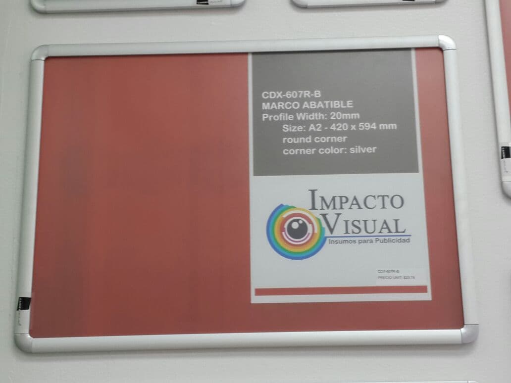 MARCO ABATIBLE PERFIL DE ALUMINIO 20MM TAMAÑO  A2-420x594MM ESQUINA CURVA PLATEADA CON PELICULA PROTECTORA EN PVC RIGIDO DE 0.5MM