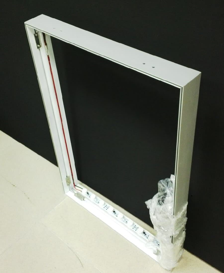 ESTRUCTURA CAJA DE LUZ SISTEMA LEDS DE ALTA INTENSIDAD DE UNA CARA PARA TELA CON BORDES SILICON MEDIDA APROXIMADA 60*85CM