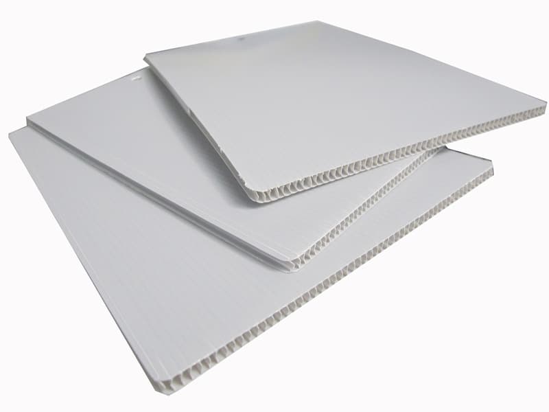 LÁMINA DE COROPLAST BLANCO ESPESOR 10MM MEDIDA 1.22*2.44 METROS (4*8 PIES)