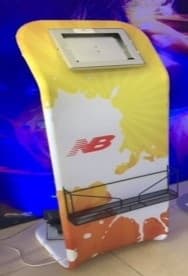 STAND PARA IPAD Y FOLLETERIA MEDIDA APROXIMADA 51¨X18¨X18¨