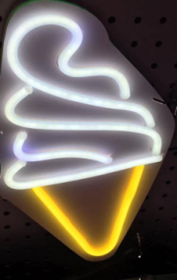 LETRERO HELADO ELABORADO EN MANGUERA FLEXIBLE NEON EN COLOR BLANCO Y AMARILLO 43X23CM