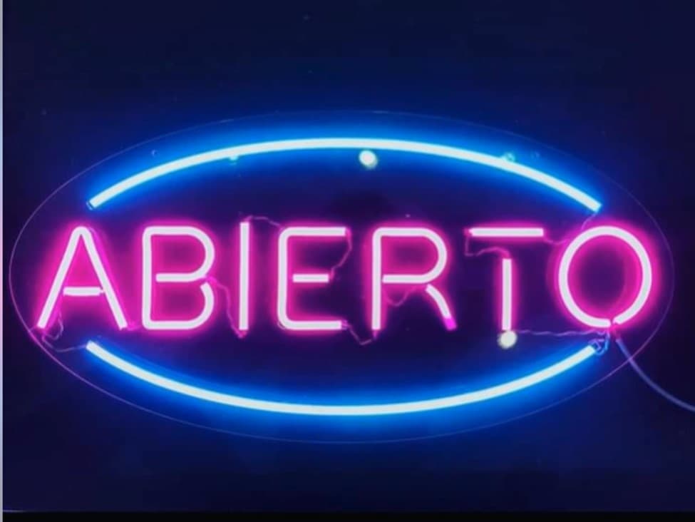 LETRERO ABIERTO ELABORADO EN MANGUERA FLEXIBLE NEON EN COLOR ROJO Y AZUL 43X23CM