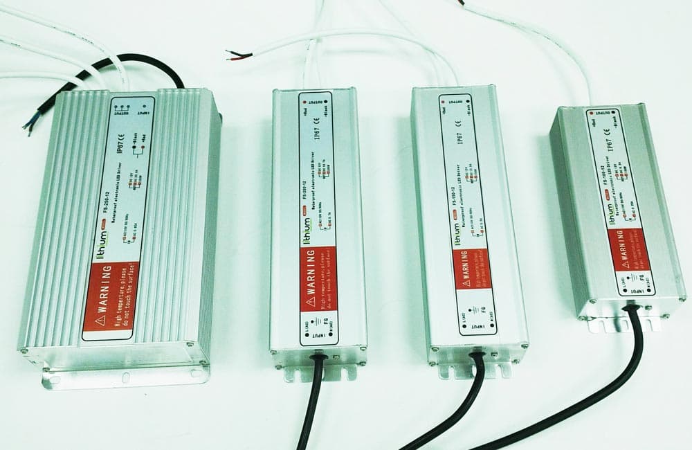 FUENTE DE PODER EXTERIOR 20W  1.7A   ENTRADA 110/220VAC  SALIDA: 12VDC