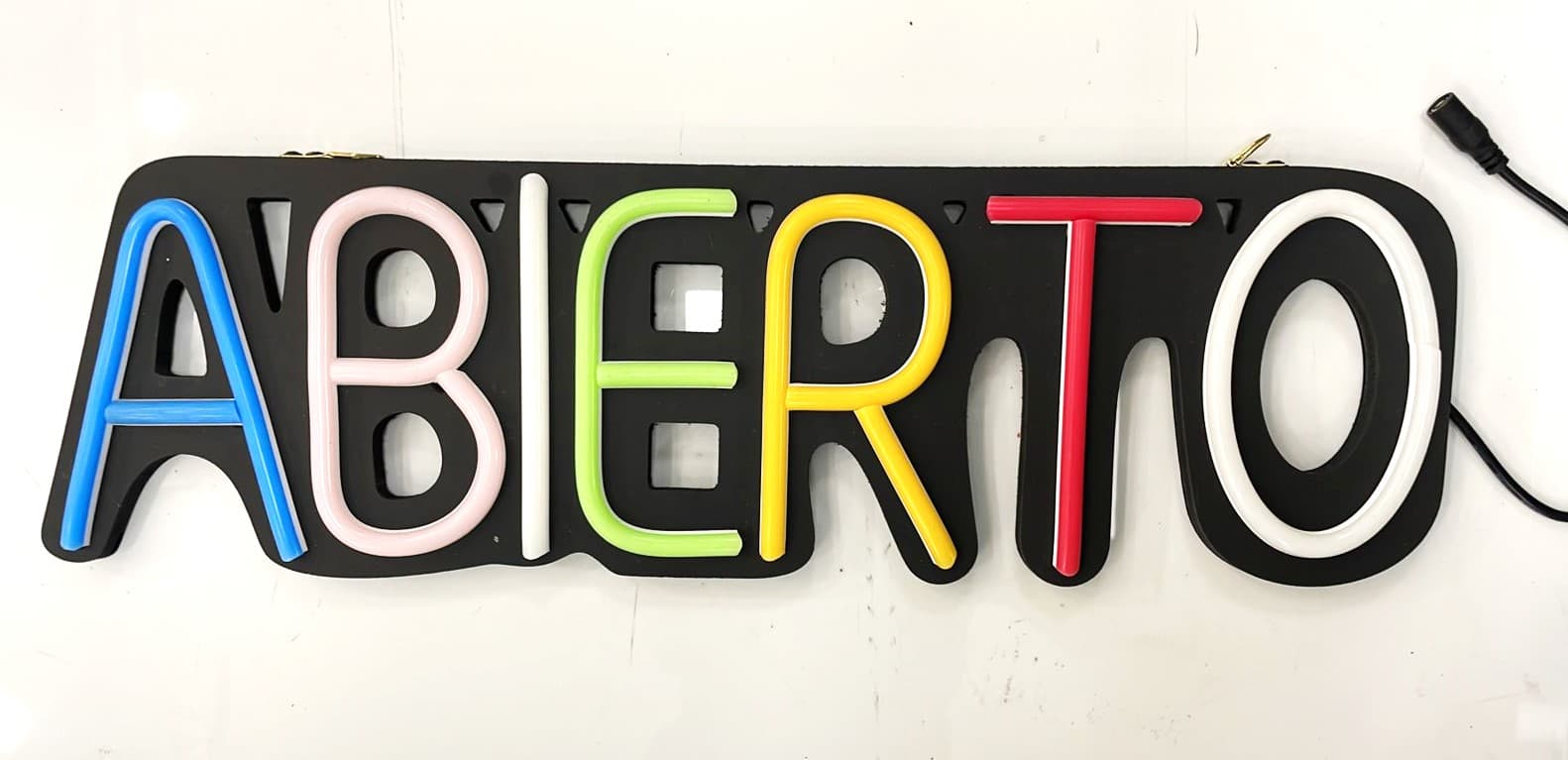 LETRERO ABIERTO ELABORADO EN MANGUERA FLEXIBLE NEON EN COLORES SURTIDOS 50X15CM