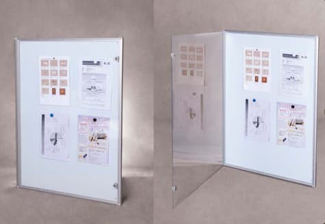 CARTELERA DE ANUNCIOS CON LLAVE PARA INTERIORES MEDIDA APROXIMADA 66CM DE ALTO X 71.5 CM DE ANCHO FONDO BLANCO LAMINA METALICA