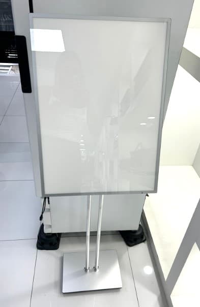 STAND ABATIBLE A2 ILUMINADO CON BASE INOX MEDIDA CAJA DE LUZ 42X60CM 110V/60HZ